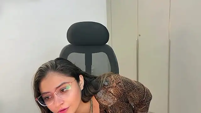 Snapshot of demieliss chatting on January 5, 2026, 6:33 pm demieliss online show from January 5, 2026, 6:33 pm