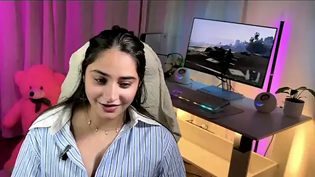 Snapshot of demieliss chatting on February 12, 2026, 5:08 pm demieliss online show from February 12, 2026, 5:08 pm