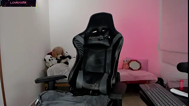 Biancastrongg online show from November 25, 2025, 2:55 am