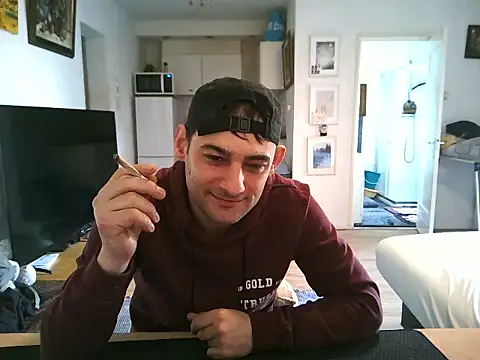 mihaimichael online show from April 15, 2026, 1:07 pm