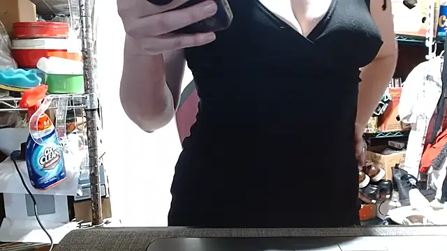 AstridFalk23 online show from December 3, 2025, 7:12 pm