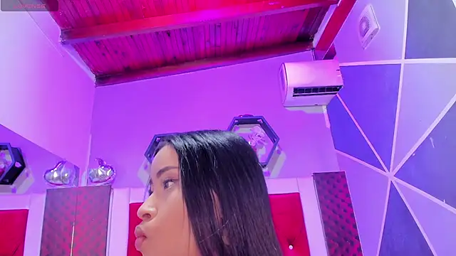 Snapshot of Karoll014 chatting on February 23, 2026, 12:13 pm Karoll014 online show from February 23, 2026, 12:13 pm