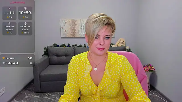 Julia Wilsone online show from January 5, 2026, 5:27 pm