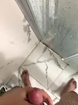 Snapshot of Erenn34 chatting on December 20, 2025, 8:27 pm Erenn34 online show from December 20, 2025, 8:27 pm