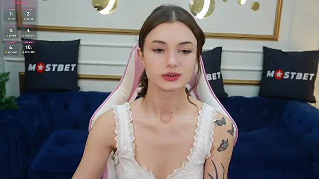 Britney054 online show from December 7, 2024, 7:32 pm