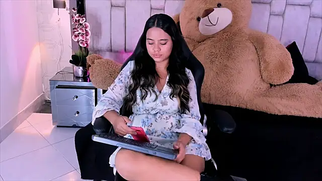 Marilyn-Cooper online show from December 11, 2024, 8:15 am