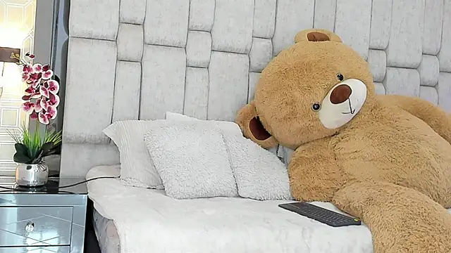 Marilyn-Cooper online show from February 23, 2025, 4:07 am