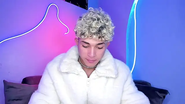 Snapshot of ASHTON_REITENBACH01 chatting on December 4, 2024, 7:45 pm ASHTON REITENBACH01 online show from December 4, 2024, 7:45 pm