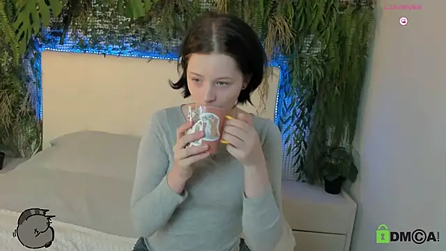 Snapshot of Alina_Mills chatting on March 3, 2025, 3:42 pm Alina Mills online show from March 3, 2025, 3:42 pm