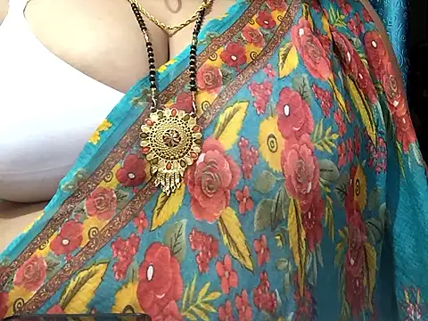 Snapshot of Desi_bhabhiii chatting on December 3, 2024, 9:33 am Desi bhabhiii online show from December 3, 2024, 9:33 am