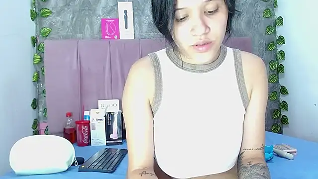 anitacorreahotcm101 online show from March 24, 2026, 7:52 pm