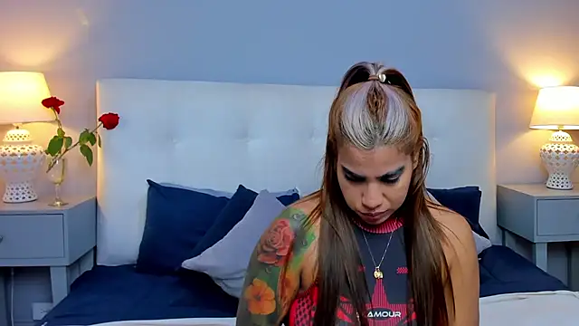 SaraaJhonsonn online show from September 23, 2025, 2:53 pm