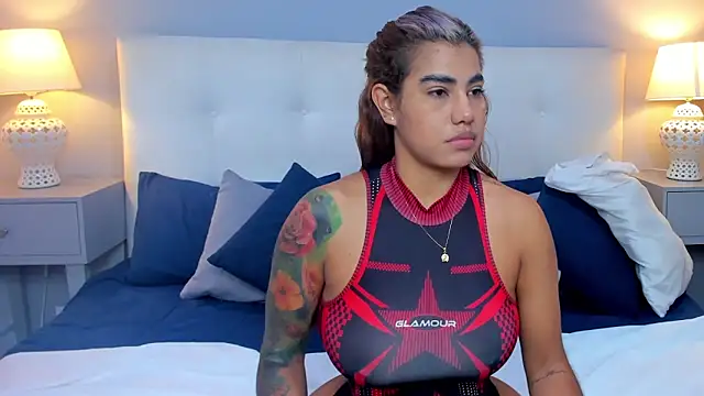 SaraaJhonsonn online show from October 7, 2025, 2:58 pm