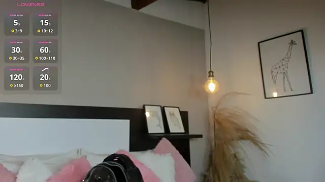 SaraaJhonsonn online show from March 17, 2026, 2:42 pm