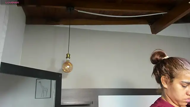 SaraaJhonsonn online show from April 7, 2026, 2:17 pm