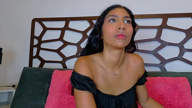 Snapshot of taty_miller chatting on March 22, 2025, 8:15 pm taty miller online show from March 22, 2025, 8:15 pm