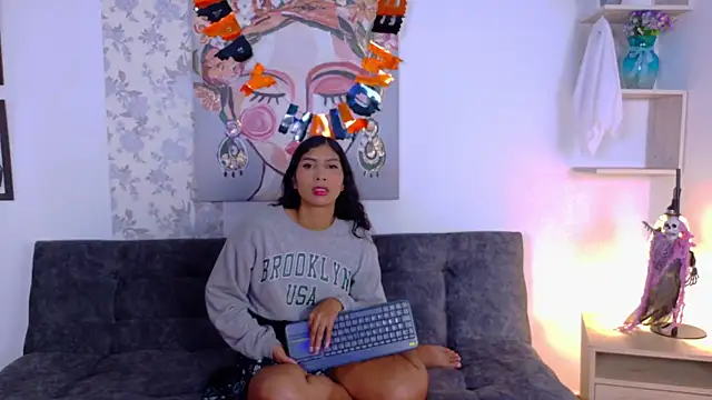 Snapshot of taty_miller chatting on October 20, 2025, 8:31 pm taty miller online show from October 20, 2025, 8:31 pm