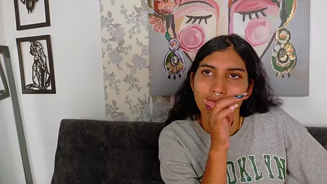 Snapshot of taty_miller chatting on November 17, 2025, 7:52 pm taty miller online show from November 17, 2025, 7:52 pm