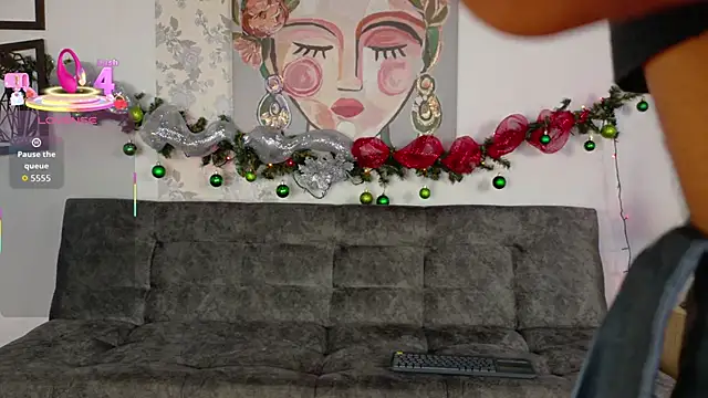 Snapshot of taty_miller chatting on December 18, 2025, 10:05 pm taty miller online show from December 18, 2025, 10:05 pm