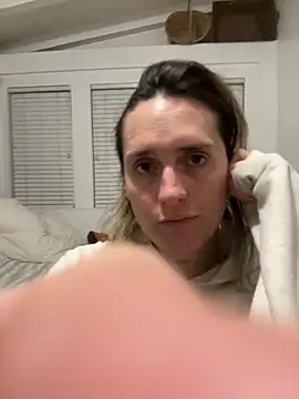 luluphoenix00 online show from December 15, 2024, 1:35 am