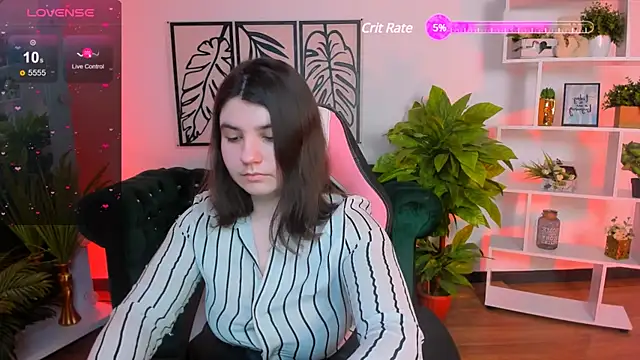 Viola  Shy online show from February 18, 2025, 9:09 pm