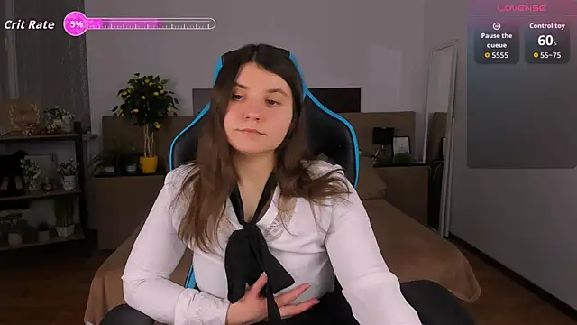 Viola  Shy online show from December 18, 2025, 7:42 pm