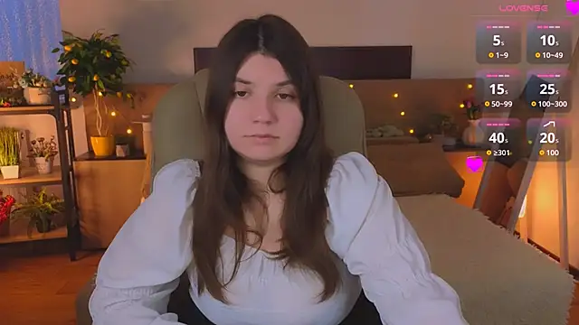 Snapshot of Viola__Shy chatting on April 21, 2026, 2:51 am Viola Shy online show from April 21, 2026, 2:51 am