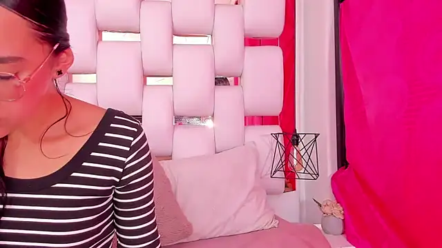 EmmyCruzZ online show from November 29, 2025, 7:17 pm