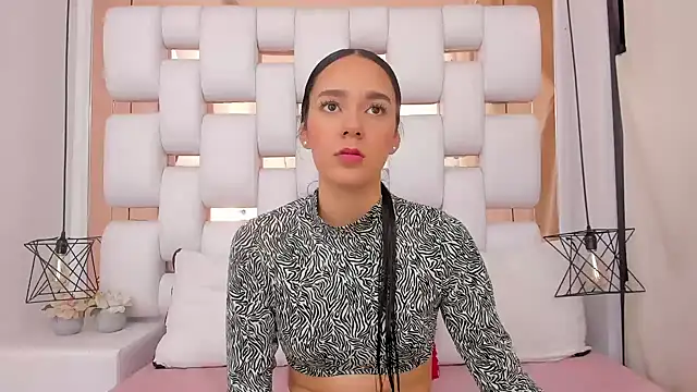 EmmyCruzZ online show from January 13, 2026, 1:49 pm