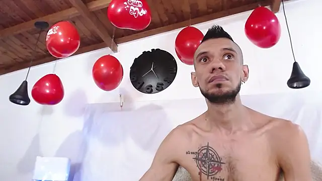 Snapshot of BIGZEHUZ chatting on February 14, 2025, 9:32 pm BIGZEHUZ online show from February 14, 2025, 9:32 pm