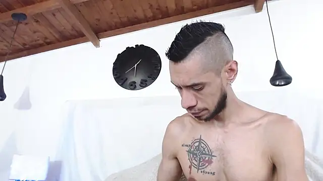 Snapshot of BIGZEHUZ chatting on February 24, 2025, 2:15 pm BIGZEHUZ online show from February 24, 2025, 2:15 pm