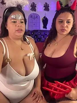 twocurvylatins online show from October 31, 2025, 11:55 am