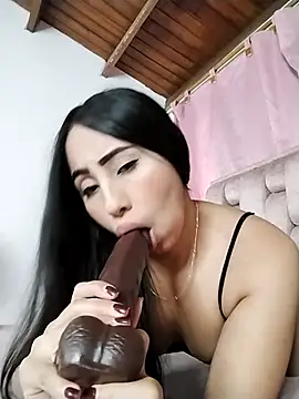 Snapshot of Emma_Evelyn chatting on January 13, 2026, 8:14 pm Emma Evelyn online show from January 13, 2026, 8:14 pm