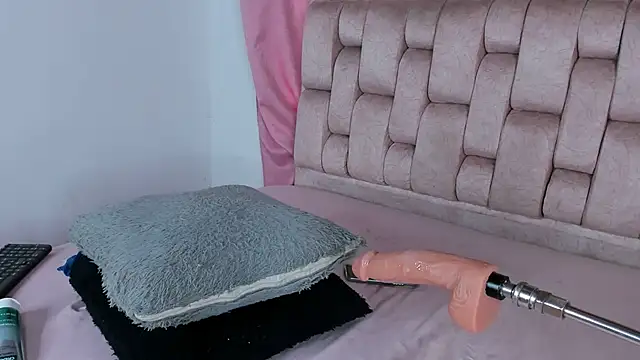 Snapshot of Emma_Evelyn chatting on February 8, 2026, 7:50 pm Emma Evelyn online show from February 8, 2026, 7:50 pm