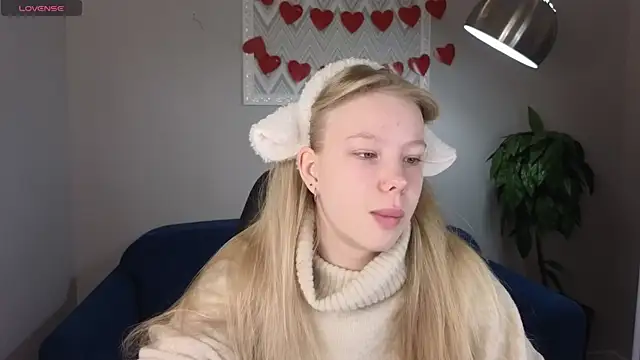 Sarra Cooper online show from February 17, 2025, 1:04 am