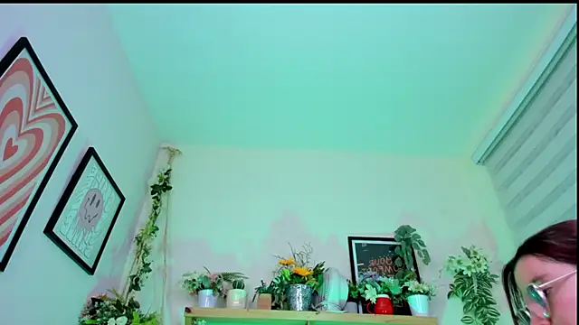 Fernanda   online show from March 6, 2026, 9:33 pm