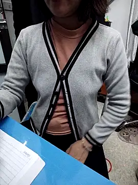 Haralushiaaa online show from December 17, 2025, 2:12 pm