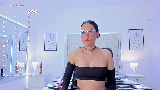 Snapshot of Coco_Balenciaga_ chatting on January 8, 2025, 11:54 am Coco Balenciaga online show from January 8, 2025, 11:54 am