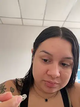 Pretty Isadora online show from March 14, 2025, 9:00 pm