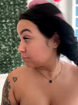 Pretty Isadora online show from November 20, 2025, 5:12 pm