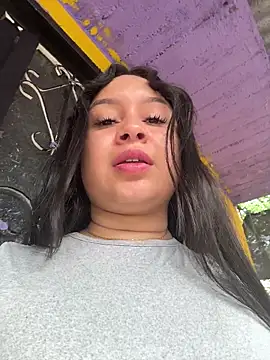 Pretty Isadora online show from March 28, 2026, 7:35 pm