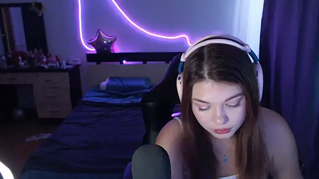 Snapshot of helengilmor chatting on September 30, 2025, 6:51 am helengilmor online show from September 30, 2025, 6:51 am