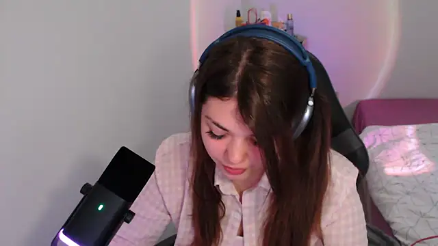 helengilmor online show from April 28, 2026, 6:18 am