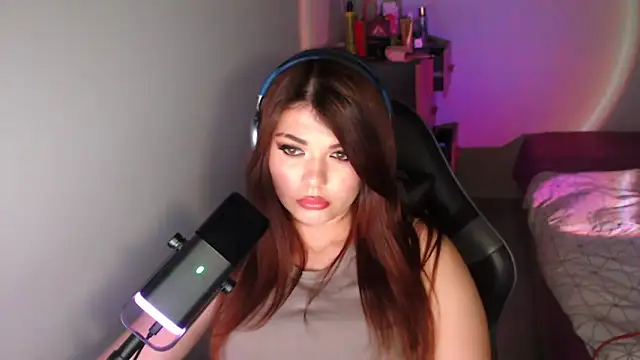 helengilmor online show from April 28, 2026, 6:24 pm