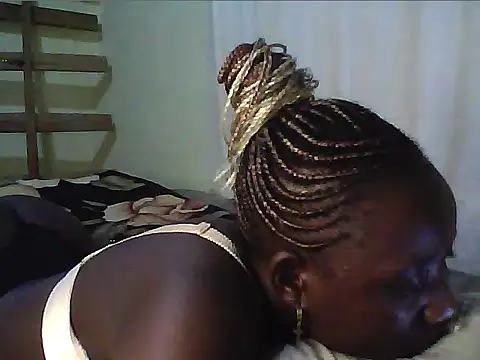 Adaline-Paris online show from April 5, 2026, 6:49 pm