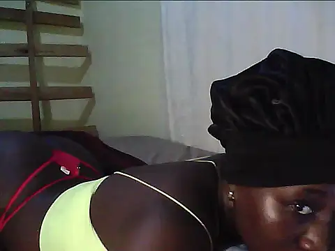 Adaline-Paris online show from April 6, 2026, 7:04 pm