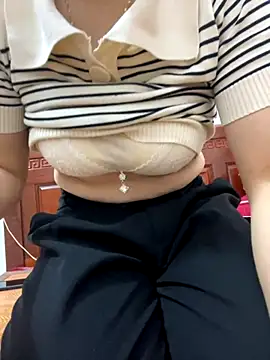 Milk Mom99 online show from November 1, 2025, 4:58 am