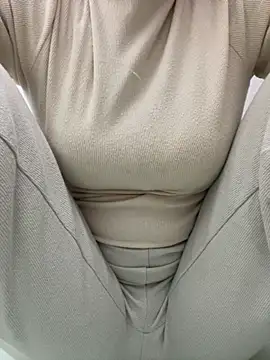 Milk Mom99 online show from November 5, 2025, 7:08 am