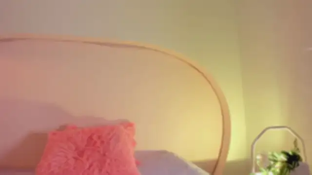 katiepeach  online show from October 18, 2025, 12:06 pm