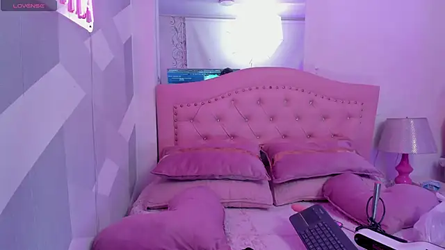 Naomi-Haruno online show from May 15, 2026, 4:52 am